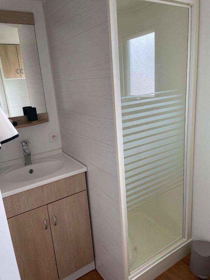 Mobil-Home 4/6 Personnes , Terrasse Couverte ,Piscine Chauffee . Biville-sur-Mer المظهر الخارجي الصورة