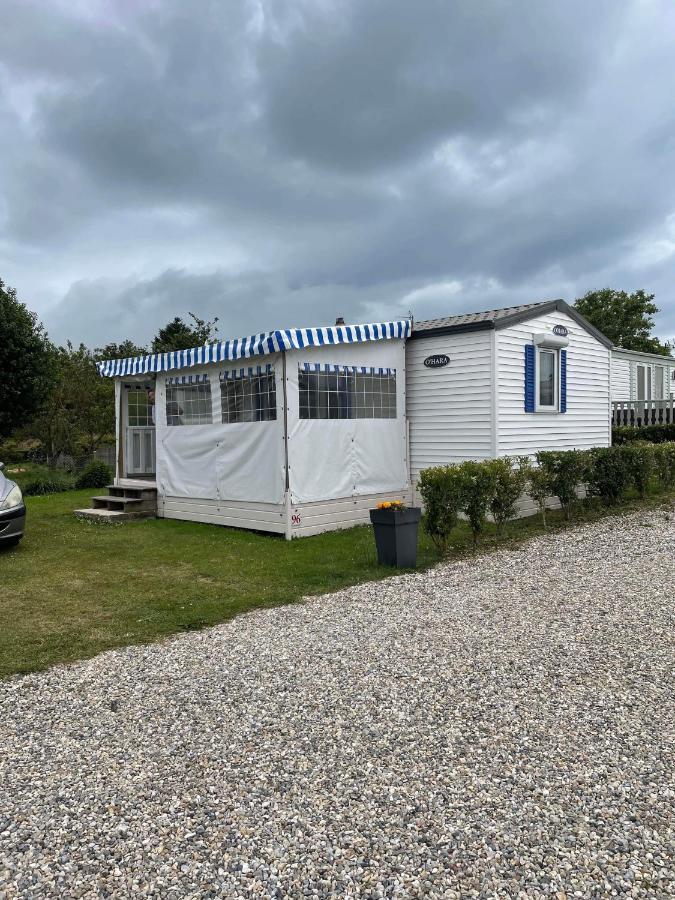 Mobil-Home 4/6 Personnes , Terrasse Couverte ,Piscine Chauffee . Biville-sur-Mer المظهر الخارجي الصورة