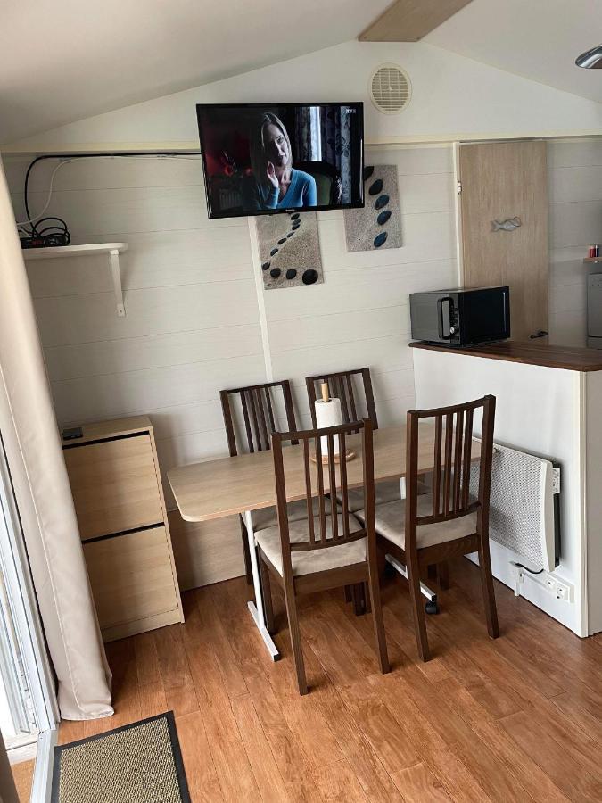 Mobil-Home 4/6 Personnes , Terrasse Couverte ,Piscine Chauffee . Biville-sur-Mer المظهر الخارجي الصورة