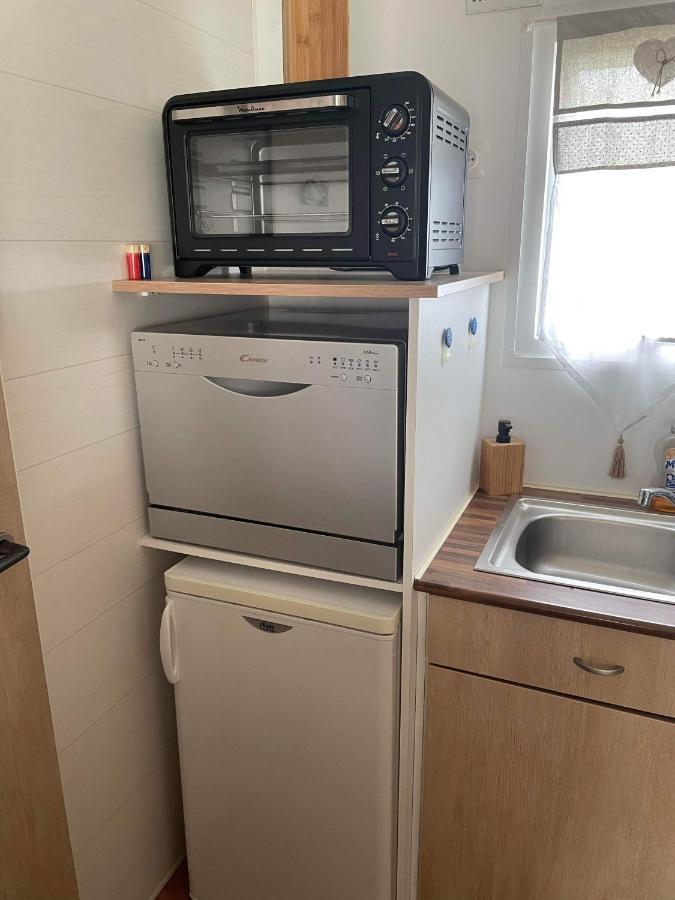 Mobil-Home 4/6 Personnes , Terrasse Couverte ,Piscine Chauffee . Biville-sur-Mer المظهر الخارجي الصورة