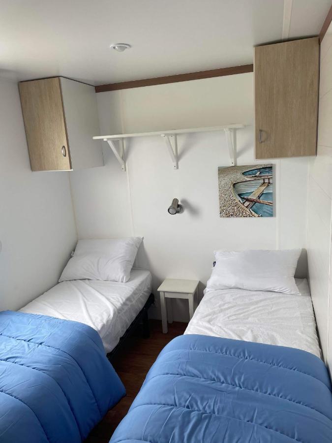 Mobil-Home 4/6 Personnes , Terrasse Couverte ,Piscine Chauffee . Biville-sur-Mer المظهر الخارجي الصورة